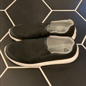 Men’s Clark’s slip-ons
